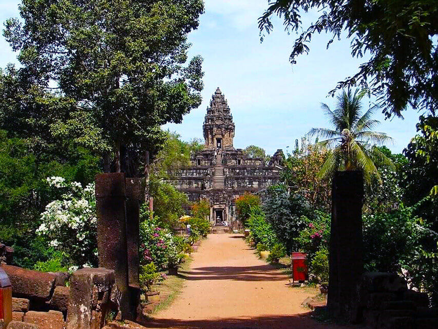 Start your journey with Banteay Srei’s vibrant glow
